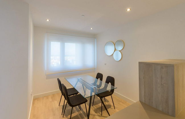 Luxury Modern Apartment With Exceptional Views! Hosted by Sweetstay - Photo 15