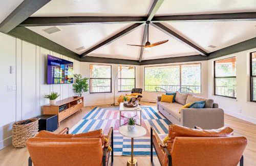 Secluded Mtn Top Family Haven w/Views Spa & Arcade - Photo 1