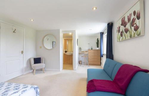 Peaceful 3-Bed Cottage in Eastington, near Stonehouse - Photo 20