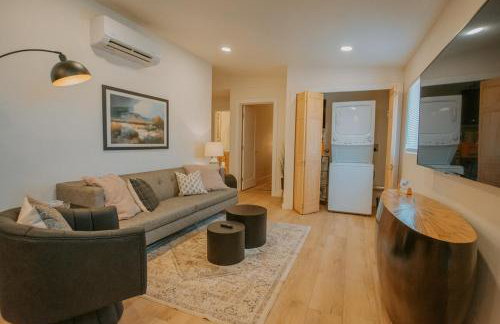 Sage Suite at ArnoTriplex! Private Hot Tub-Close to Downtown-Pet Friendly-No Pet Fee! - Photo 3