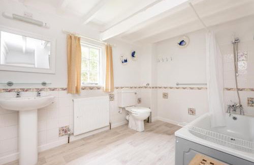 Mill House Fowey set in a creekside hamlet - Photo 25