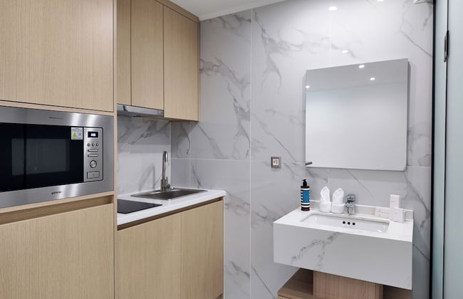 CC LUX Suites - Photo 44