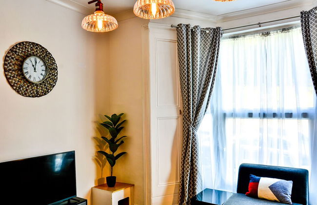 Captivating 3-bed House in Swansea Town Center - Photo 17