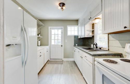 Dock and Fire Pit Lakefront Bonneau Home! - Foto 7