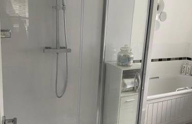 Large 6BR Home Sleeps 12 Free Parking & WiFi - Foto 33