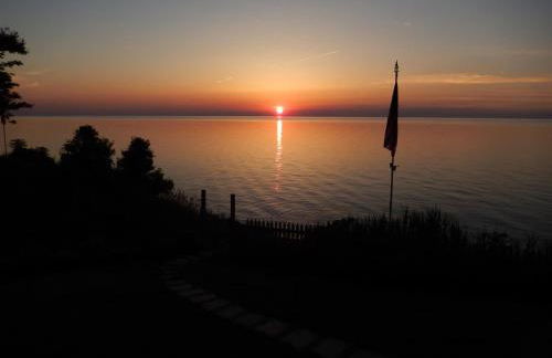 Lakefront Home in Madison - Private Beach - Photo 15