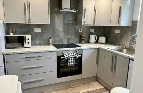 2 Bed Preston City Centre Flat - Sleeps 4 with parking - Photo 3