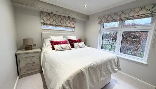 Modern 2 bed cabin with River Views - Foto 5