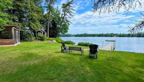91WR Lake vibes and views at this waterfront home in the White Mountains - Foto 2