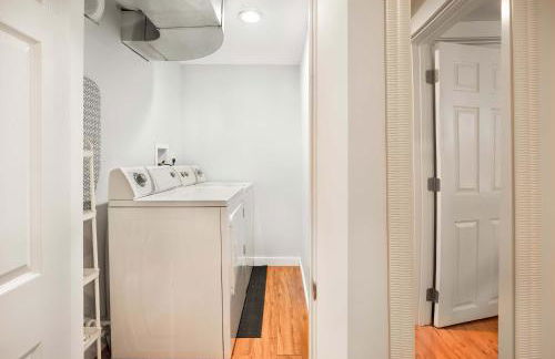 Spacious 2BR Home Backyard Parking & UW - Foto 17