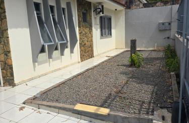 Casa ampla mobiliada com estacionamento para até 5 veículos - Foto 12