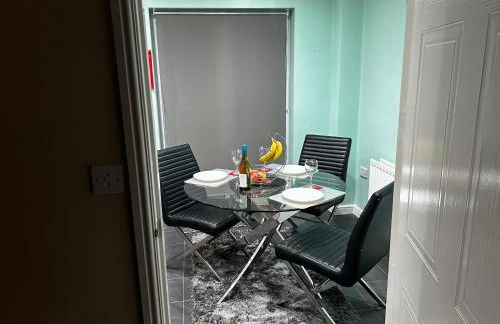 Brades Rise House - 3 bedroom house with 2 toilets with a private garden - Foto 10