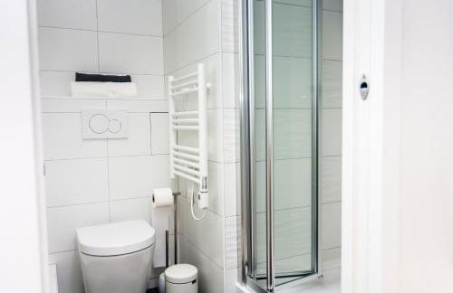 D&E - PARIS-DISNEY - HOLIDAYS APARTMENT - APPARTEMENT DE VACANCES - 5 CHAMBRES- 5 SDB - 5 BEDROOMS - 5 BATHROOMS - Netflix - Foto 20