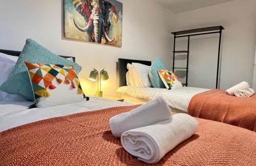 Borage House- Crawley,3BR House, Wifi, Parking, Close to Gatwick Airport, Contractor friendly, short and long term stays welcome - Foto 12