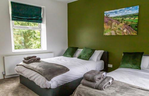 Spacious Cottage with Private Hot Tub - Foto 34