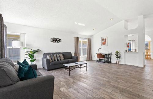 Amazing Pool Spacious 3BR House near Disney - Photo 6