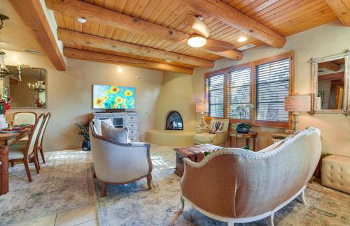 Walk to Santa Fe Plaza Condo with Kiva Fireplace! - Foto 1