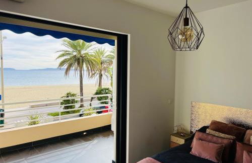 T2 Front de Mer 2pers 1 minute de la plageT2 de 44 m2 plus terrasse 16m2 , vue mer panoramique et en face de la plage Cet appartement refait à neuf bénéficie d'un confort et d un équipement optima Cet appartement est idéal pour 2 personnes avec sa chamb - Foto 7