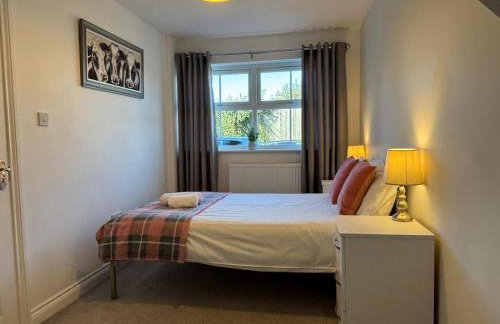 Hereford - Kestrel House - 4 Bedroom House Close to City With Parking - Sleeps 7 - Suitable for Family Gatherings or Contractors With Vehicles - Hosted by RENTMYHOUSE - Foto 6