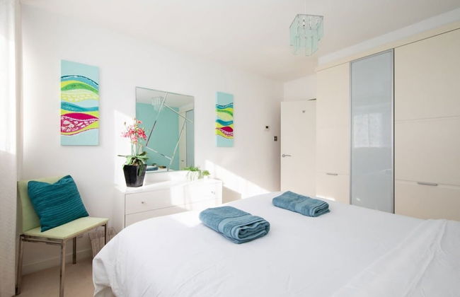 Sunny Modern Nr Beach Village w Parking - Photo 48