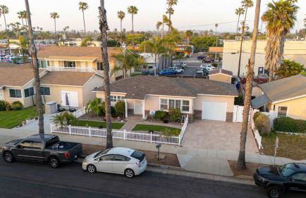 Walk to the Beach Private Backyard and Fire Pit - Foto 43