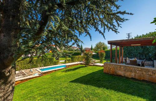 Faszinierendes Ferienhaus mit Privatpool, Volleyballfeld, Fussballplatz, Trampolin beim bekannten Radweg Parenzana - Foto 7