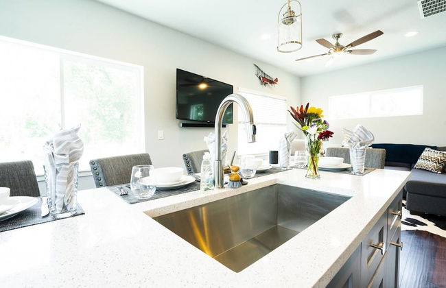 The Beautiful Berkley Homestead Walk to Tennyson - Photo 22