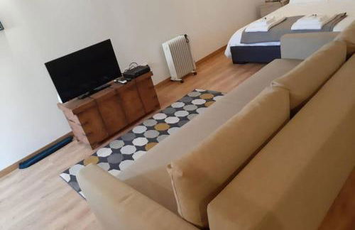 Aurora Papas - Photo 7