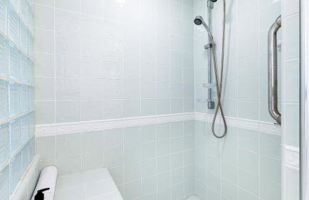 Oceanfront Gem w Balcony Pool Hot Tub Carbon Beach Access Bluewater Haven by AvantStay - Photo 16