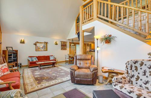 Near Beach Access Torch Lake Cabin Retreat! - Foto 5