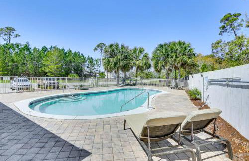 Lovely Carrabelle Home with Lake Views and Pool Access - Foto 25
