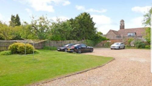 Acacia Villa - Photo 2