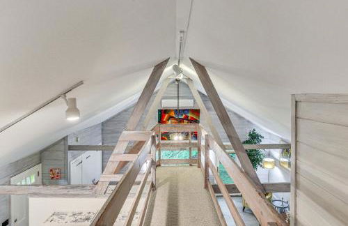 Serene Holmes Cottage Near Lakes and Trails! - Foto 15