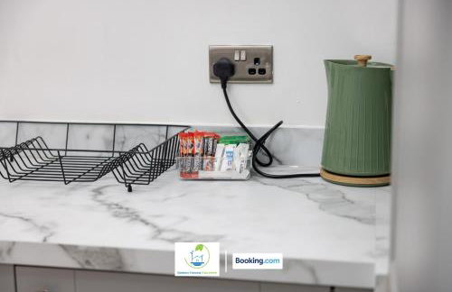 2 Bedroom Apartment By Green Haven Escapes Short Lets & Serviced Accommodation In Leeds with Free WiFi & Parking - Photo 7