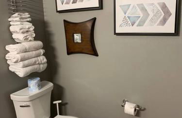 Island Escape|Sunsets| HotTub| Lake|Free Parking - Foto 28