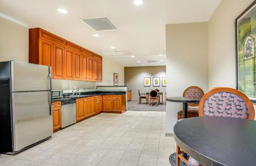 Luxe Condo with Private Patio and Perks in Emeryville! - Foto 20