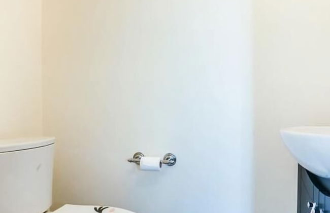 Central Cozy 1bdr Suite by Elevate Rooms - Photo 14