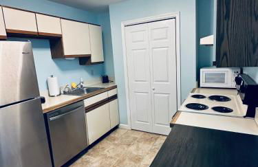 Cozy Home Walking Distance from Beach with Private Patio - Foto 7