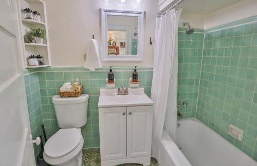 Riverwalk Gem-Stylish Downtown Escape with Views - Foto 11