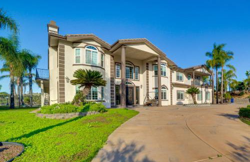 Expansive Riverside Mansion! Luxe, Family Friendly - Foto 43