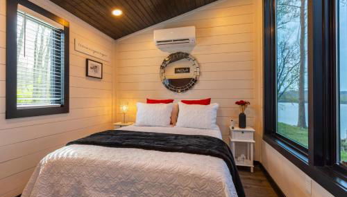 Black Tie Affair - Eloquent Riverfront Experience - Photo 3