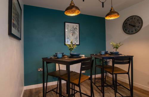 Cosy 4 Bedroom Town House with Mountain views, Private garden and ease of access into Abergavenny - Foto 25