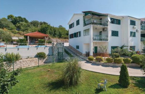 Two-Bedroom Apartment In Mravince - Photo 6