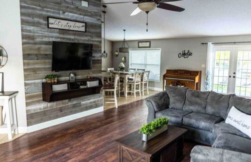 Modern 3BR Home, Saltwater Pool, Fenced Yard - Foto 1