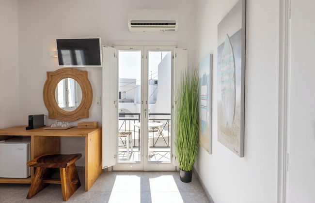 Parosquare Central Suites - Photo 36