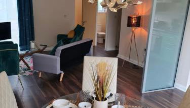 Cute 3 Bedroom House Near Etihad Stadium and CoOp arena with parking - Foto 5