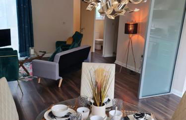 Cute 3 Bedroom House Near Etihad Stadium and CoOp arena with parking - Foto 5