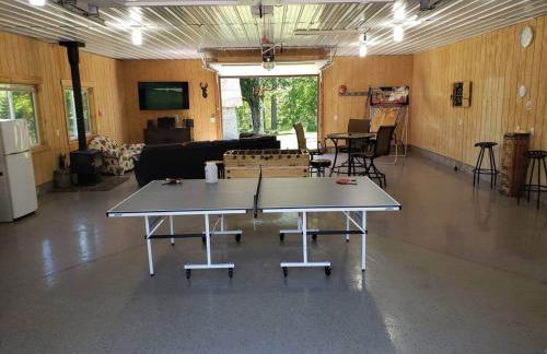 Luxury Lodge on 40 Private Acres • HUMM Sauna • Party Barn • - Foto 45