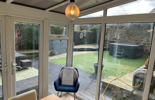 Honeybee Cottage, with a log fire & a hot tub. - Foto 7