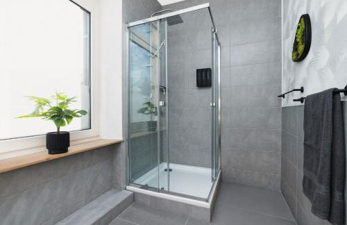 Perfect for 6 Guests in Wuppertal - Suite - Netflix - Smart Home - Foto 9